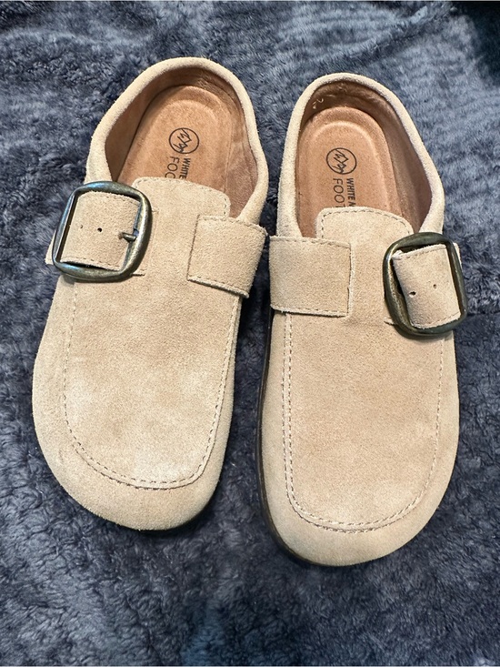 White Mountain Shoes - White Mountain Footbeds Beige Suede Buckle Slip-On Shoes for Women size 8.5